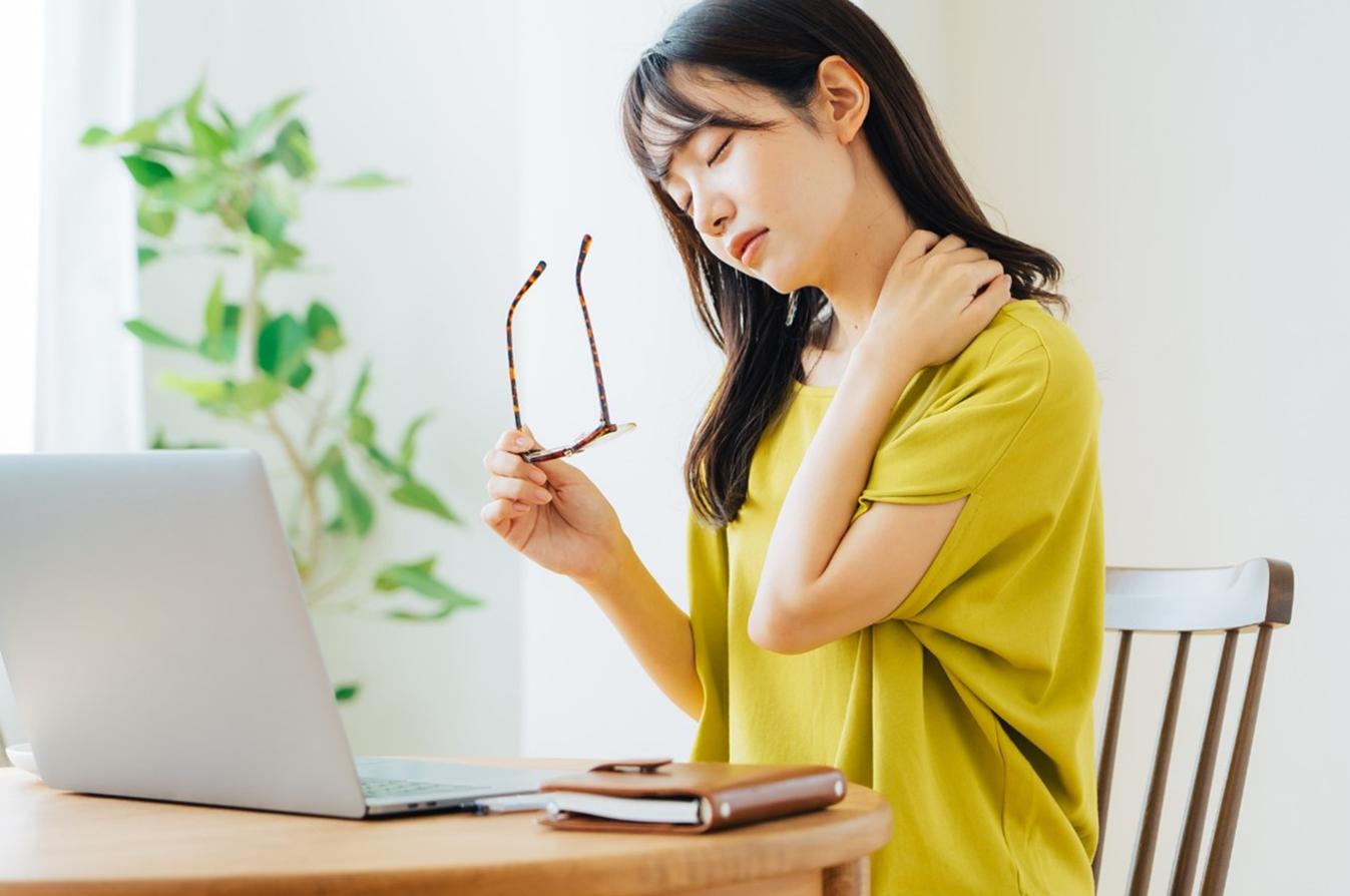 首から肩にかけての痛み 左 突然起こる原因とは?