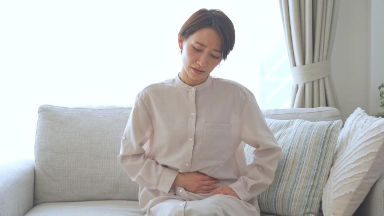 右の横腹が痛いときに考えられる病気一覧