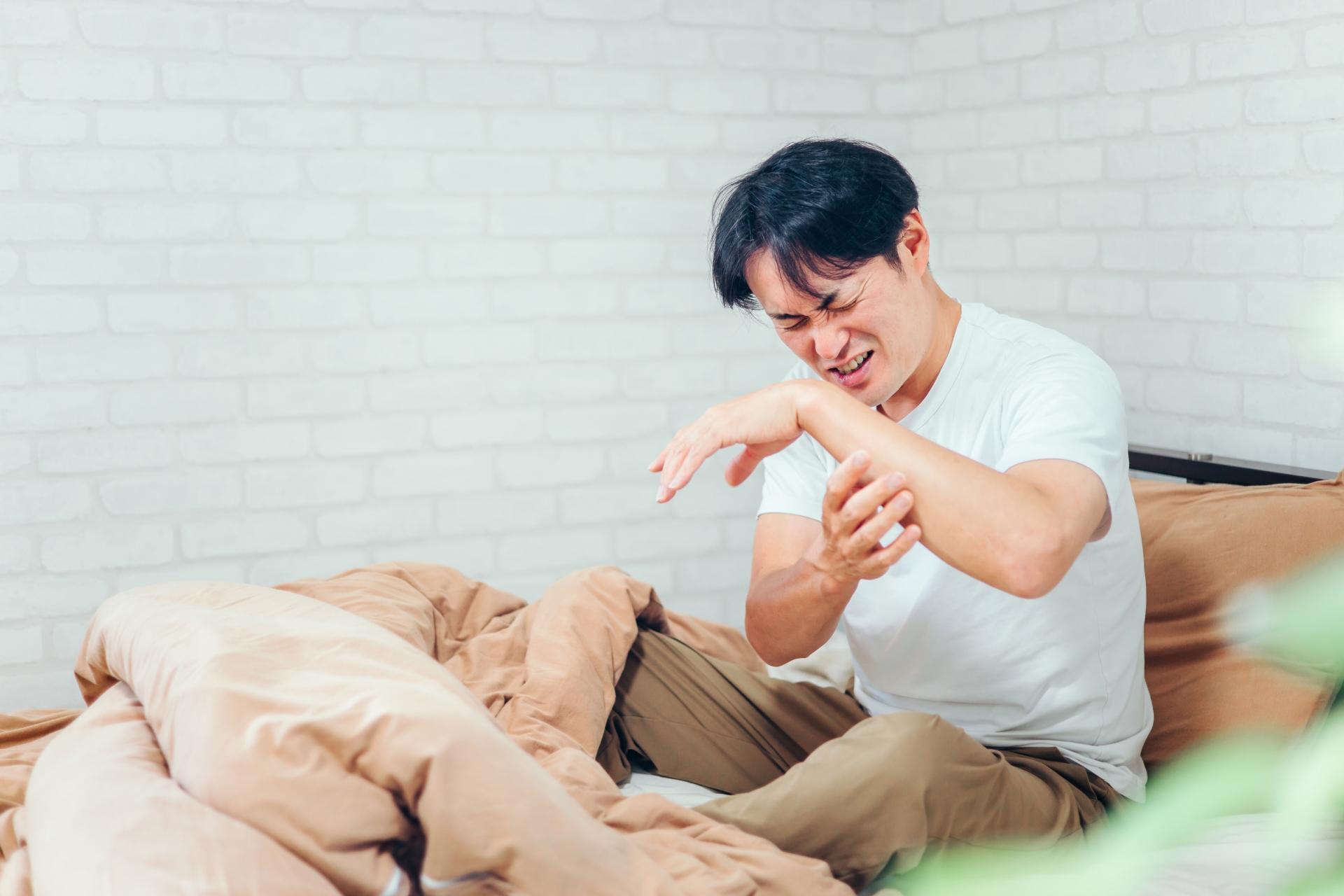 左手のしびれで病院へ行くべき危険サイン