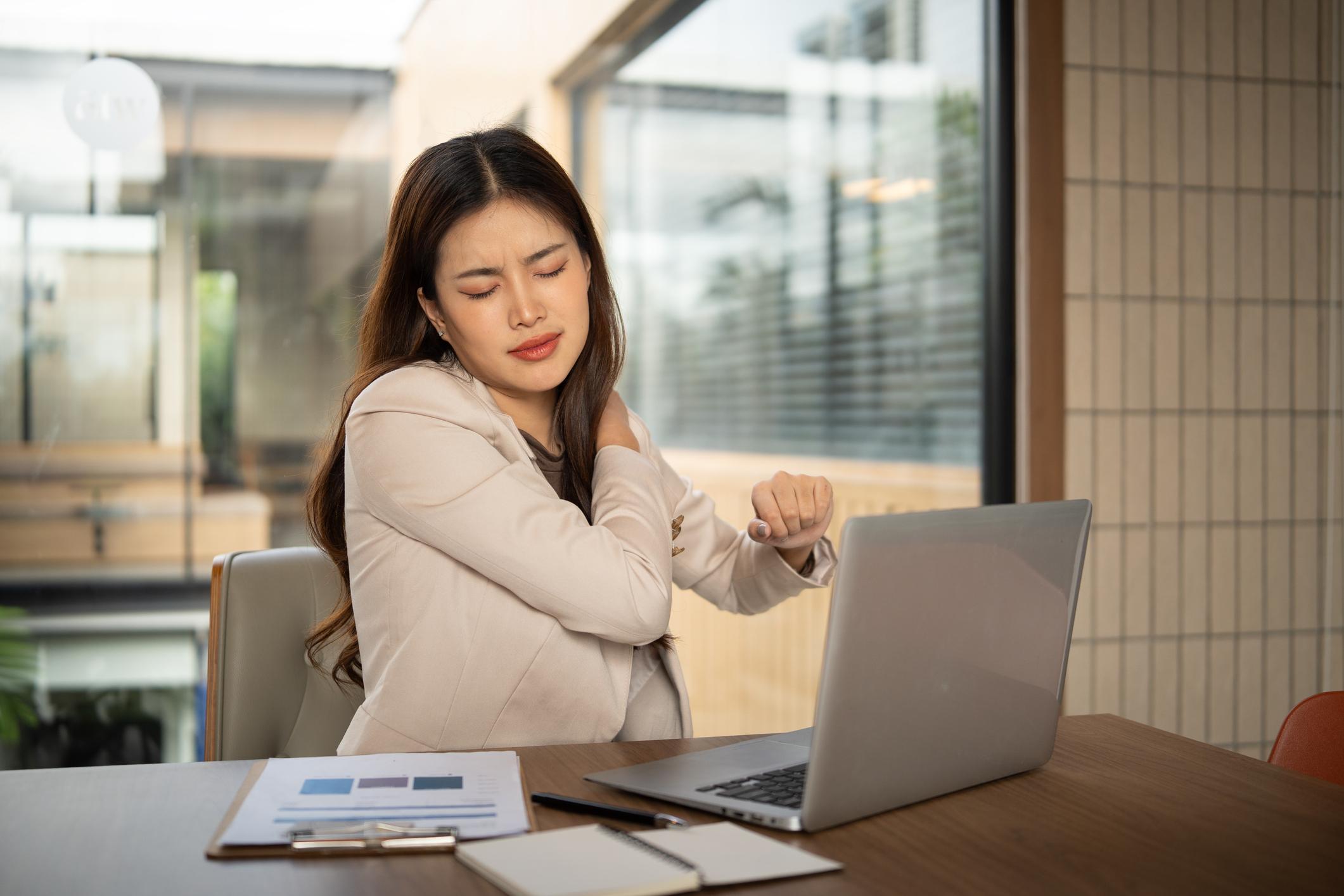 片方の腕がしびれる主な原因