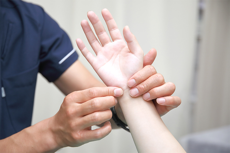 病院に行くべき親指の痛みのサイン